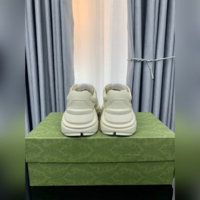Пара обуви Gucci в стиле «папа» из состаренной кожи с угловатыми 