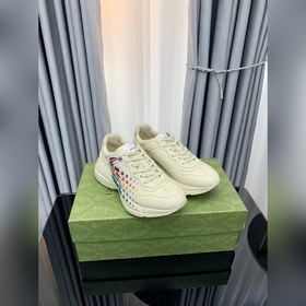 Пара обуви Gucci в стиле «папа» из состаренной кожи с угловатыми 