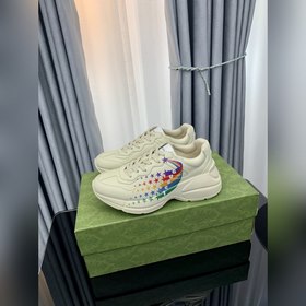 Пара обуви Gucci в стиле «папа» из состаренной кожи с угловатыми 