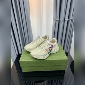 Пара обуви Gucci в стиле «папа» из состаренной кожи с угловатыми 