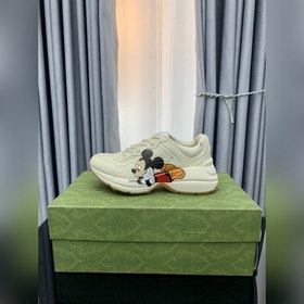 Пара обуви Gucci в стиле «папа» из состаренной кожи с угловатыми 
