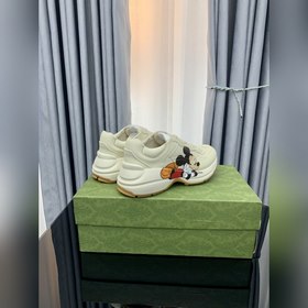 Пара обуви Gucci в стиле «папа» из состаренной кожи с угловатыми 