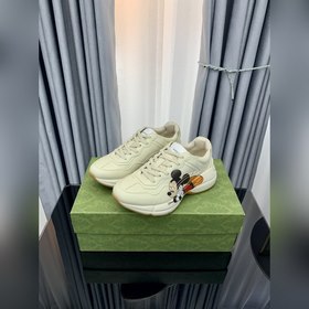 Пара обуви Gucci в стиле «папа» из состаренной кожи с угловатыми 