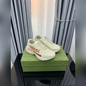 Пара обуви Gucci в стиле «папа» из состаренной кожи с угловатыми 