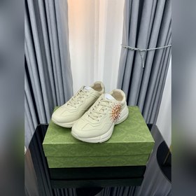 Пара обуви Gucci в стиле «папа» из состаренной кожи с угловатыми 