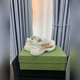 Пара обуви Gucci в стиле «папа» из состаренной кожи с угловатыми 
