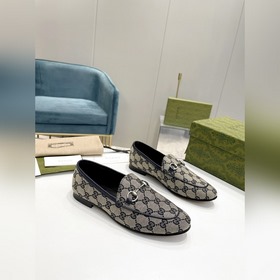 Gucci, классические лоферы в новом цвете Материал： импортная двух