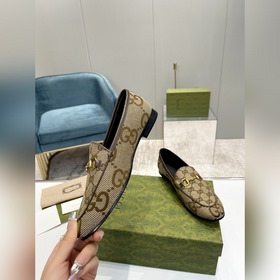 Gucci, классические лоферы в новом цвете Материал： импортная двух