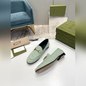 Gucci, классические лоферы в новом цвете Материал： импортная двух