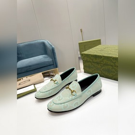 Gucci, классические лоферы в новом цвете Материал： импортная двух