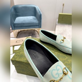 Gucci, классические лоферы в новом цвете Материал： импортная двух