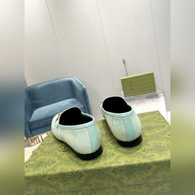 Gucci, классические лоферы в новом цвете Материал： импортная двух