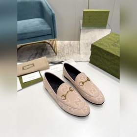 Gucci, классические лоферы в новом цвете Материал： импортная двух