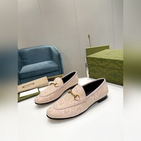 Gucci, классические лоферы в новом цвете Материал： импортная двух