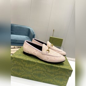 Gucci, классические лоферы в новом цвете Материал： импортная двух