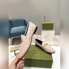 Gucci, классические лоферы в новом цвете Материал： импортная двух