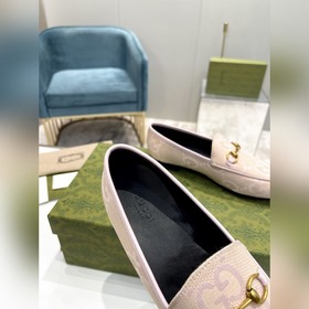 Gucci, классические лоферы в новом цвете Материал： импортная двух