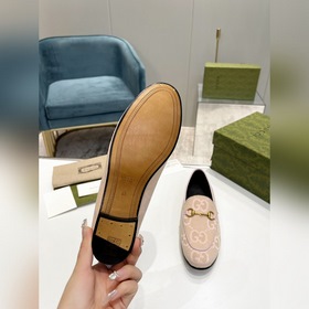 Gucci, классические лоферы в новом цвете Материал： импортная двух