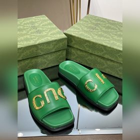Новинка лета 2023 года от Gucci — высококачественные тапочки с ло