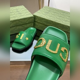 Новинка лета 2023 года от Gucci — высококачественные тапочки с ло