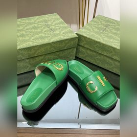 Новинка лета 2023 года от Gucci — высококачественные тапочки с ло
