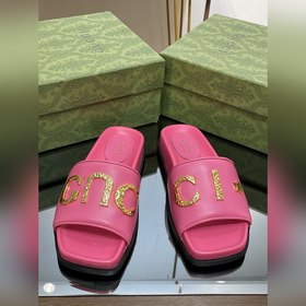 Новинка лета 2023 года от Gucci — высококачественные тапочки с ло