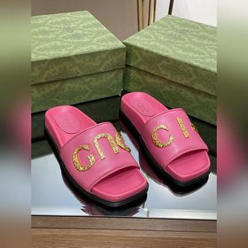 Новинка лета 2023 года от Gucci — высококачественные тапочки с ло