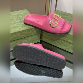 Новинка лета 2023 года от Gucci — высококачественные тапочки с ло