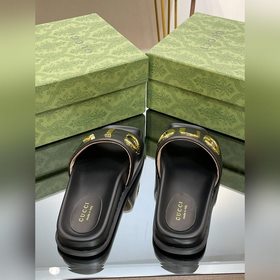 Новинка лета 2023 года от Gucci — высококачественные тапочки с ло