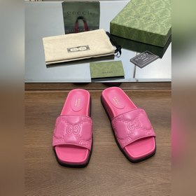 Новинка лета 2023 года от Gucci — высококачественные тапочки с 5D