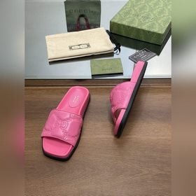 Новинка лета 2023 года от Gucci — высококачественные тапочки с 5D