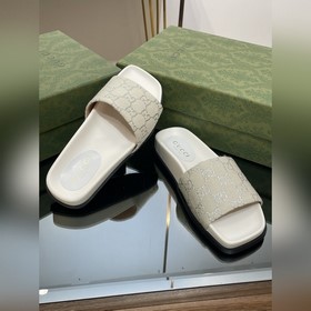 Новинка лета 2023 года от Gucci — высококачественные тапочки с 5D
