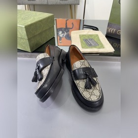 Gucci 2023 весна-осень. Новые лофей с бахромой от Gucci были восс