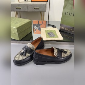 Gucci 2023 весна-осень. Новые лофей с бахромой от Gucci были восс
