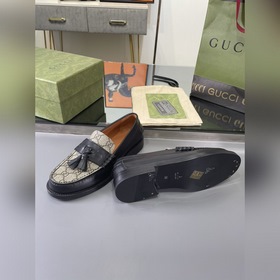 Gucci 2023 весна-осень. Новые лофей с бахромой от Gucci были восс
