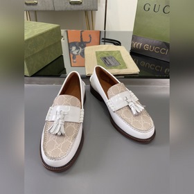 Gucci 2023 весна-осень. Новые лодочки с бахромой от Gucci были во