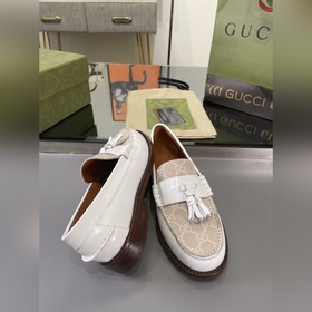 Gucci 2023 весна-осень. Новые лодочки с бахромой от Gucci были во