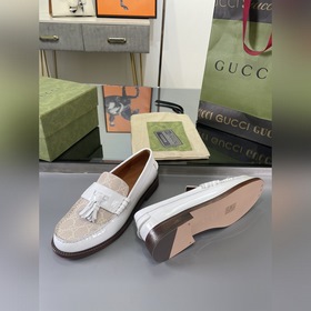 Gucci 2023 весна-осень. Новые лодочки с бахромой от Gucci были во