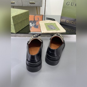 Gucci 2023 весна-осень. Новые лофей с бахромой от Gucci были восс
