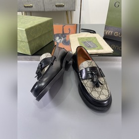 Gucci 2023 весна-осень. Новые лофей с бахромой от Gucci были восс