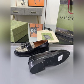 Gucci 2023 весна-осень. Новые лофей с бахромой от Gucci были восс