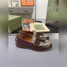 Gucci 2023 весна-осень. Новые лофей с бахромой от Gucci были восс