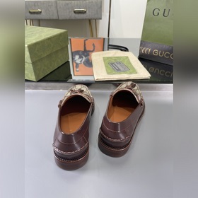 Gucci 2023 весна-осень. Новые лофей с бахромой от Gucci были восс