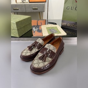 Gucci 2023 весна-осень. Новые лофей с бахромой от Gucci были восс