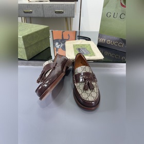 Gucci 2023 весна-осень. Новые лофей с бахромой от Gucci были восс