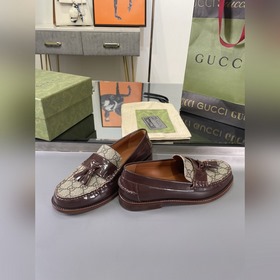 Gucci 2023 весна-осень. Новые лофей с бахромой от Gucci были восс
