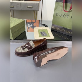 Gucci 2023 весна-осень. Новые лофей с бахромой от Gucci были восс