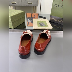Gucci 2023 весна-осень. Новые лодочные туфли Gucci с бахромой был