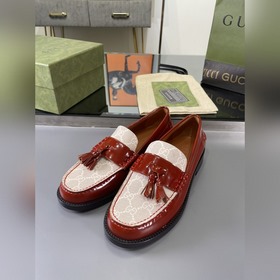 Gucci 2023 весна-осень. Новые лодочные туфли Gucci с бахромой был