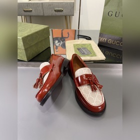 Gucci 2023 весна-осень. Новые лодочные туфли Gucci с бахромой был